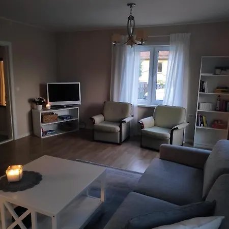 Sireli Hubane Maja Oma Aiaga Feriehus *