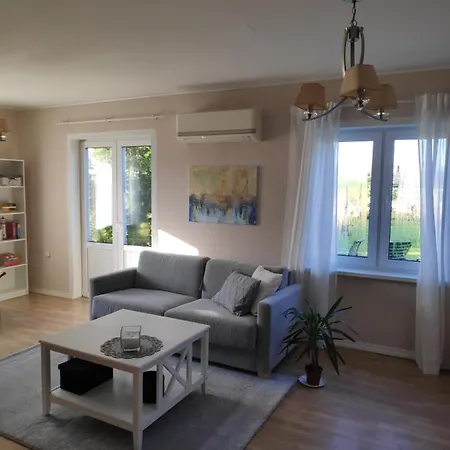 Feriehus Sireli Hubane Maja Oma Aiaga *