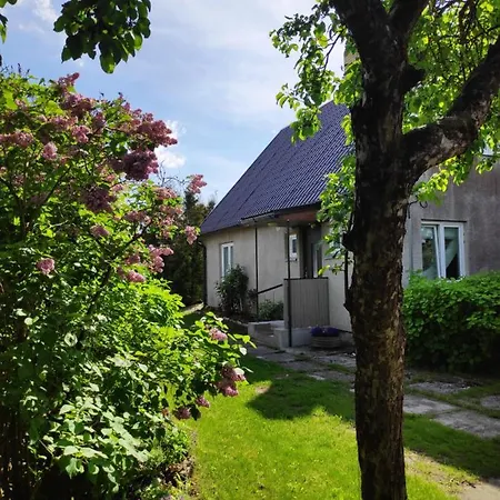Feriehus Sireli Hubane Maja Oma Aiaga